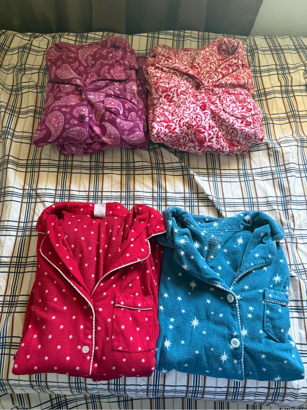 4 sets of sleepwear top and bottoms